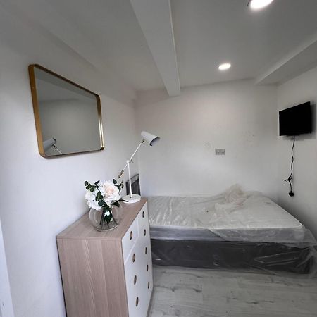 Lovely Ensuite Room In Corby Rockingham Bagian luar foto