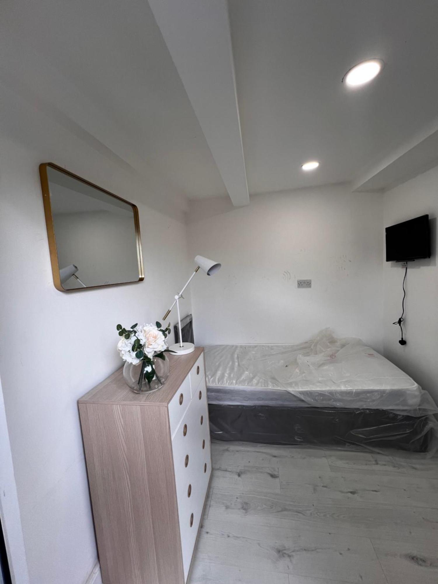 Lovely Ensuite Room In Corby Rockingham Bagian luar foto